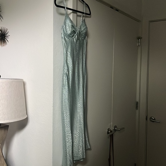 Princess Polly midi dress - Picture 3 of 7